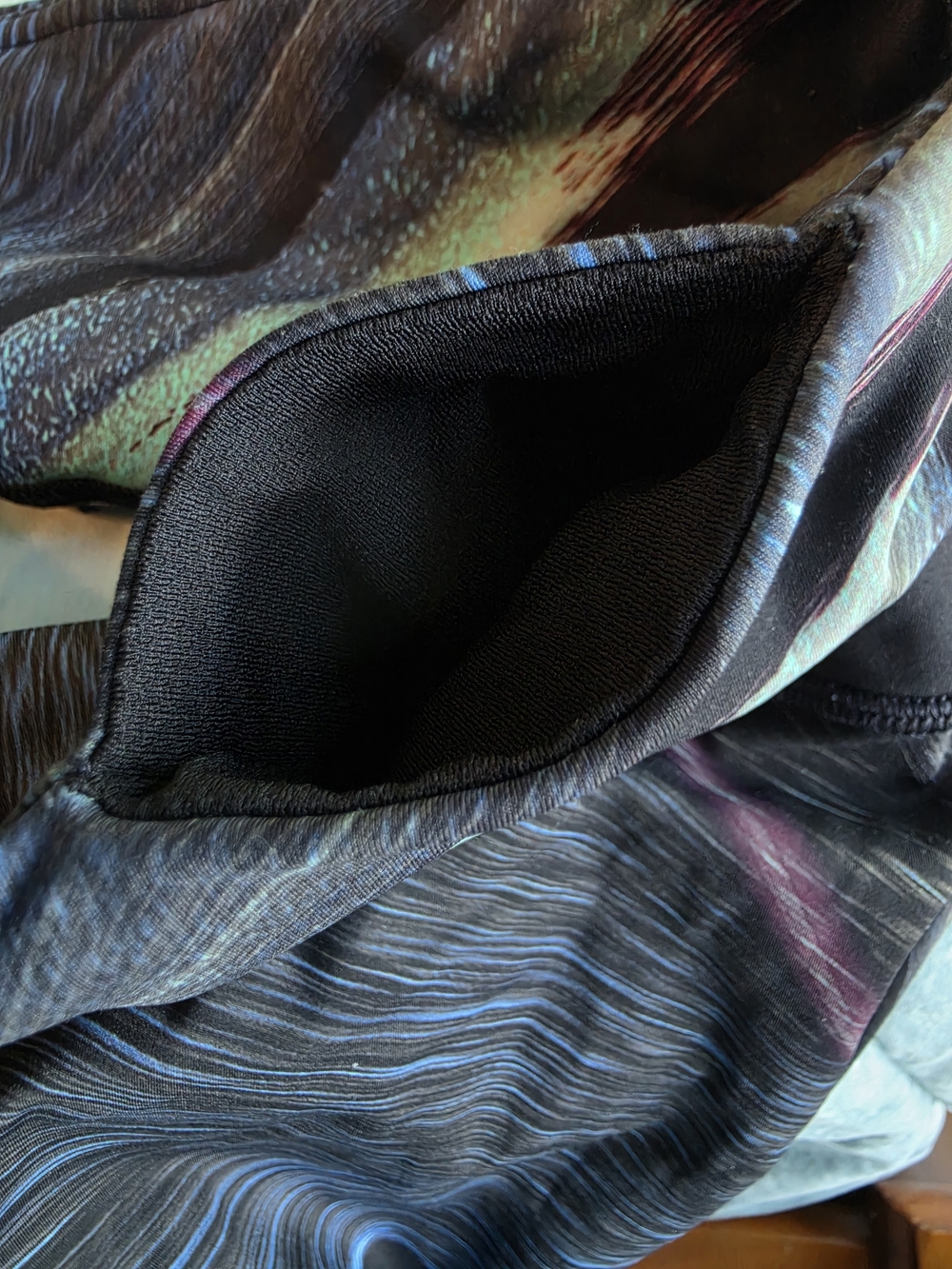 Lululemon Abstract Print Leggings Lux Material Black W/Blue, Teal & Magenta, Red - Picture 7 of 8